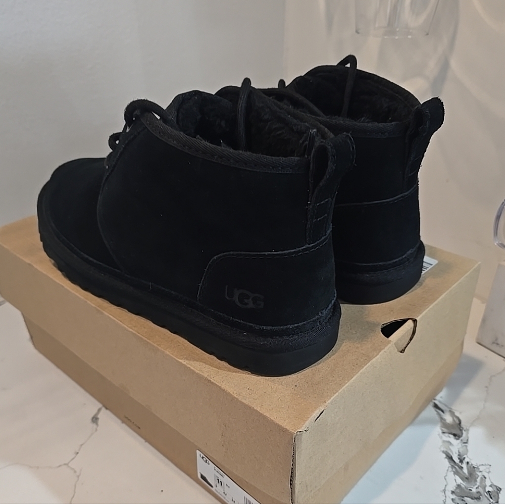 UGG Neumel Chukka Boots - Black - Women's Size 11 Pre-owned Excellent Condition - Picture 8 of 10